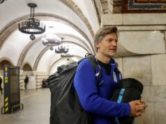 Приїхав підтримати українців: Джеймі Ланністер з «Гри престолів» провів ніч у київському метро Приїхав-підтримати-українців:-Джеймі-Ланністер-з-«Гри-престолів»-провів-ніч-у-київському-метро