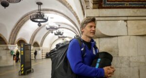 Приїхав підтримати українців: Джеймі Ланністер з «Гри престолів» провів ніч у київському метро Приїхав-підтримати-українців:-Джеймі-Ланністер-з-«Гри-престолів»-провів-ніч-у-київському-метро