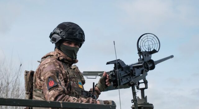 Атака російських військ на Україну: нічна кампанія з використанням дронів та ракет Летіли дрони, балістика та авіація, майже 20 прильотів: як ППО відбила нічну атаку РФ