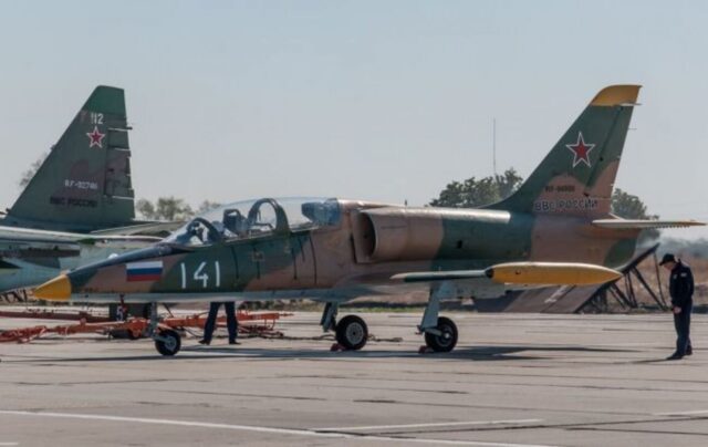 Супутникові знімки підтвердили ураження Су-34 на аеродромі “Маринівка” Який вигляд має аеродром “Маринівка”, де Україна знищила Су-34: супутникові знімки