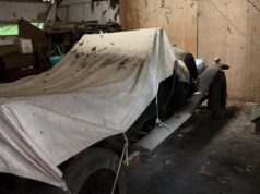 Чоловік знайшов у напівзруйнованому сараї рідкісний автомобіль за мільйон доларів Чоловік-знайшов-у-напівзруйнованому-сараї-рідкісний-автомобіль-за-мільйон-доларів