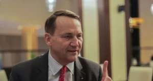 Сікорський відкинув заклики США пом’якшити риторику щодо Росії Сікорський відкинув заклики США пом’якшити риторику щодо Росії