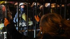 Політична напруга в Польщі: відсторонення суддів Конституційного трибуналу викликало протести Що-відбувається-у-Варшаві:-“державний-переворот”-чи-“відновлення-верховенства-права”