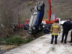 На Хмельниччині знайшли тіла трьох зниклих підлітків в автомобілі у річці На Хмельниччині знайшли тіла трьох зниклих підлітків в автомобілі у річці