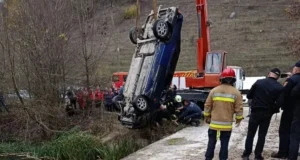 На Хмельниччині знайшли тіла трьох зниклих підлітків в автомобілі у річці На Хмельниччині знайшли тіла трьох зниклих підлітків в автомобілі у річці