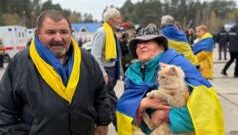 Евакуація з Олешок: українці повертаються додому після жахів війни “Ми-повернулися-з-пекла”.-Люди-з-Олешок-прибули-в-Україну